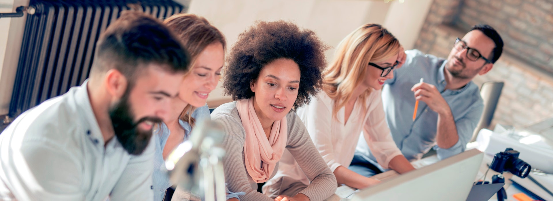 5 people working together